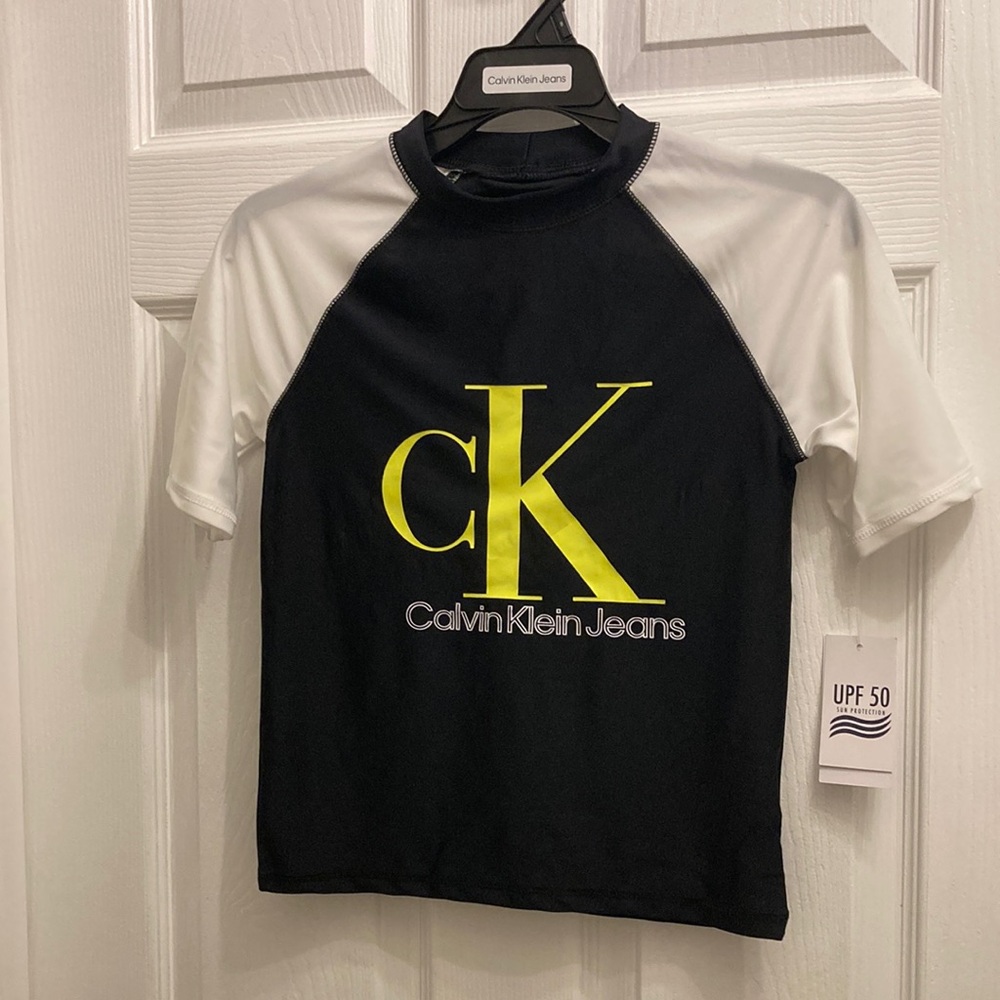 Calvin Klein Kids Black and White Shirt with UPF 50 sun guard Size 8